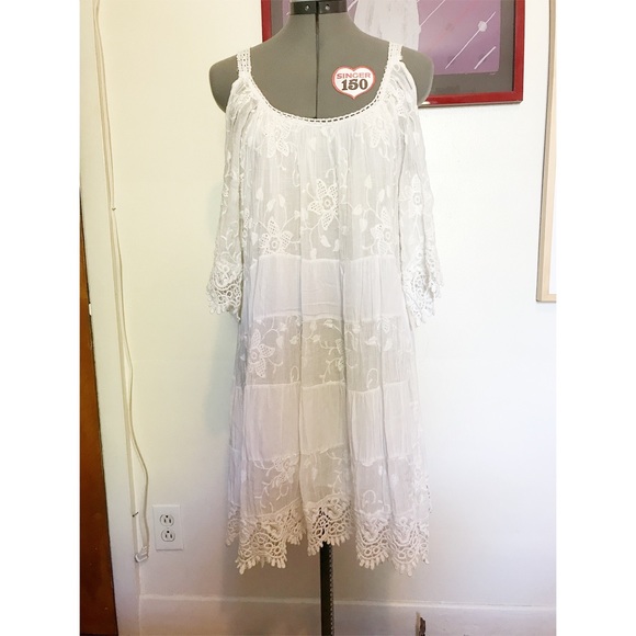 Off-shoulder dress with lace embroidery - Picture 4 of 4